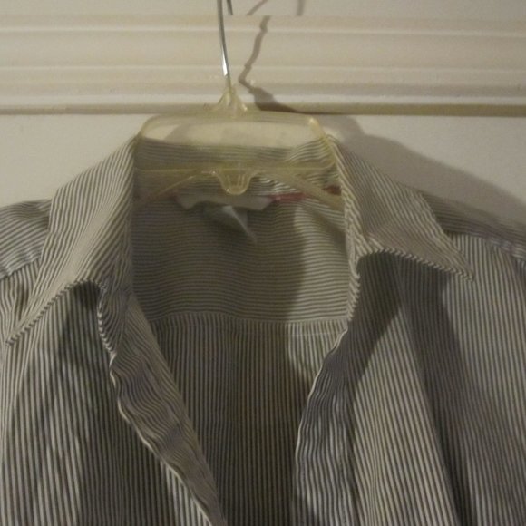 H&M Women's Button Front Shirt.Low Cut V-Neck. Gray/White Stripes LS  Size 8 - Picture 4 of 7